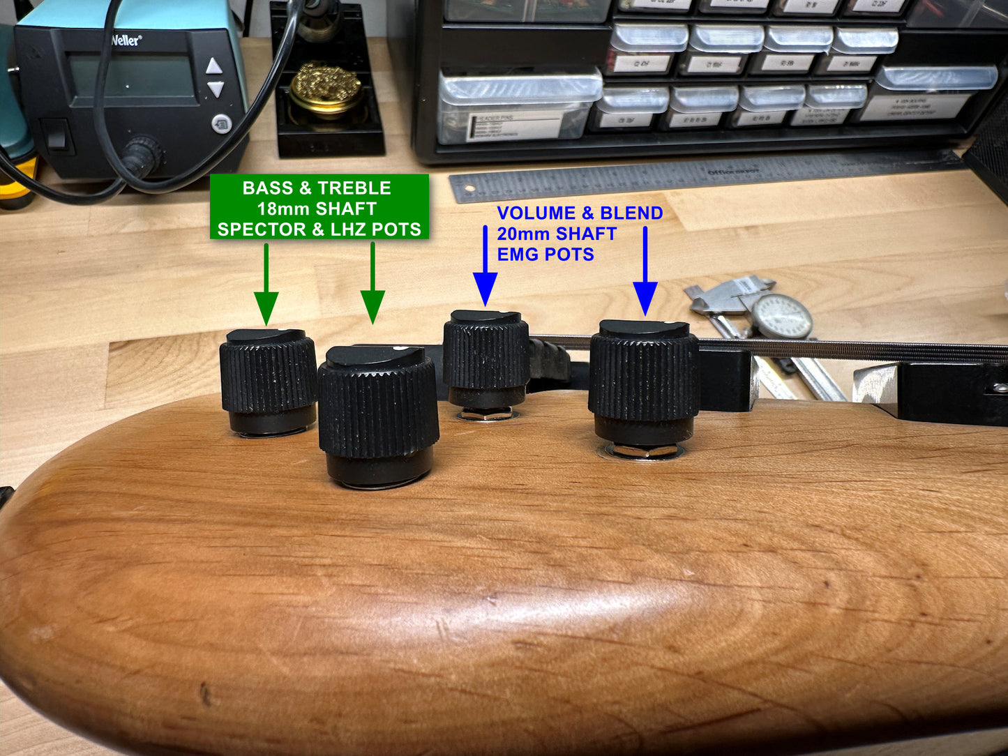 LHZ-B100K EQ Potentiometers, 100k Linear, Center Detent, 17mm (I pair)