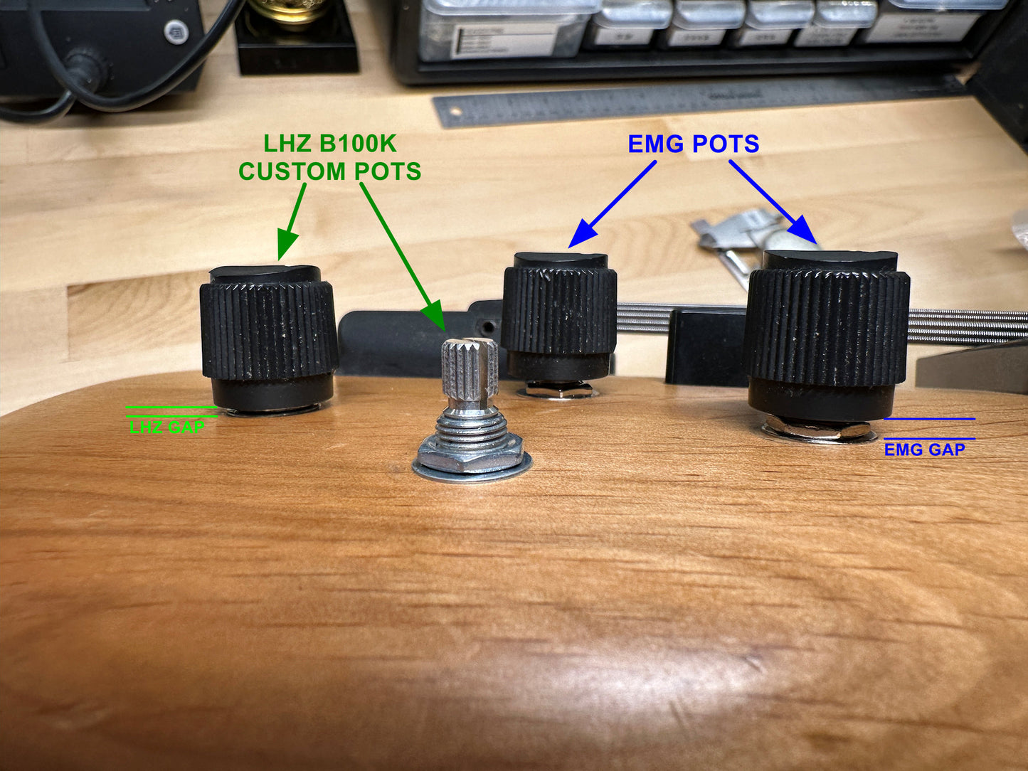 LHZ-B100K EQ Potentiometers, 100k Linear, Center Detent, 17mm (I pair)